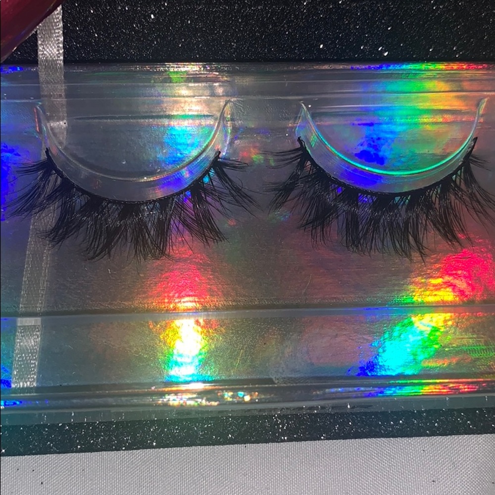 Lashes - Picture 2 of 2
